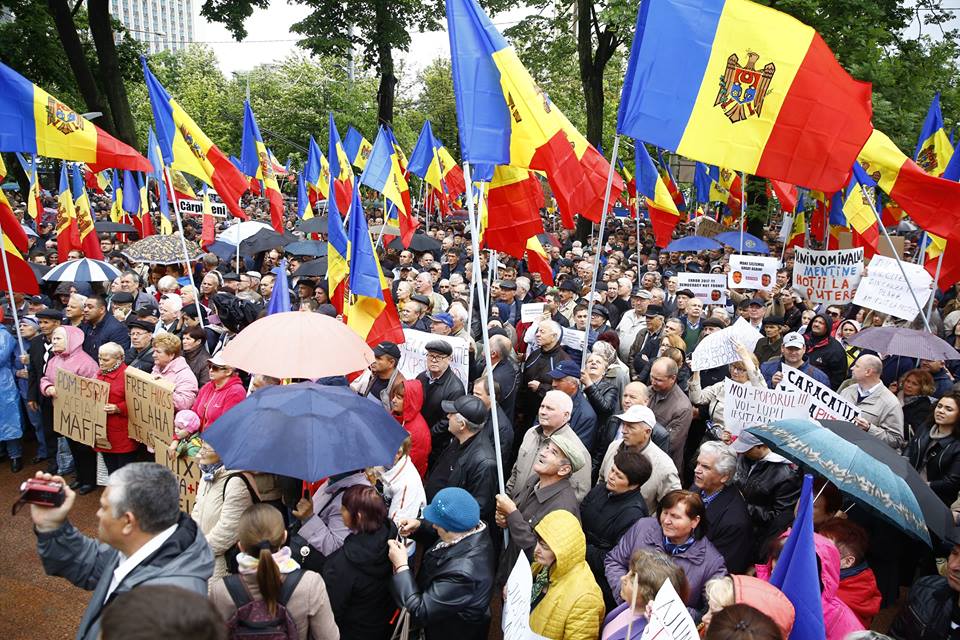 Молдова: давление на гражданское общество растет; правительство не оставляет попыток изменить избирательную систему